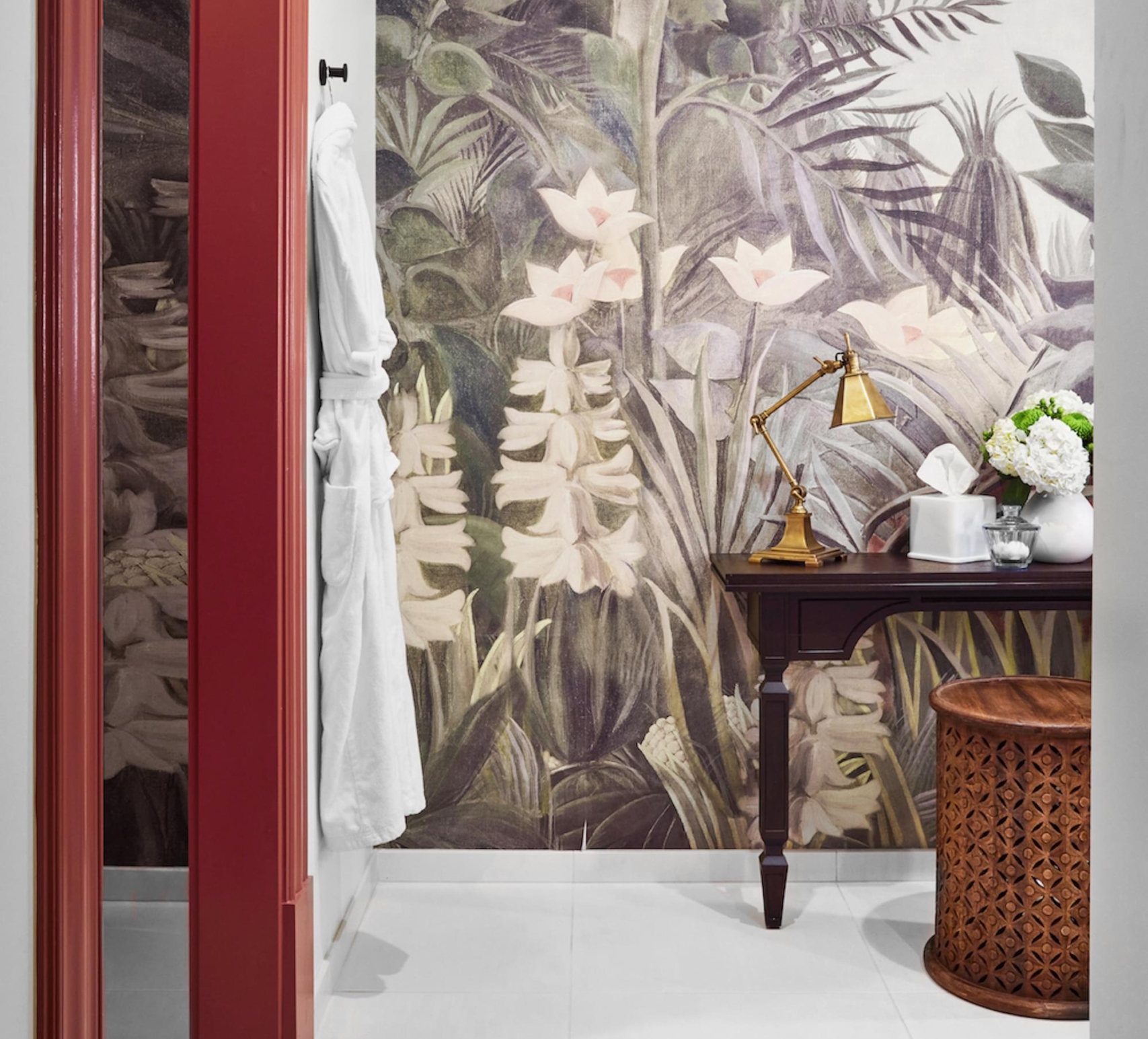 Aster Grand ADA Suite in Hollywood - spa bathroom
