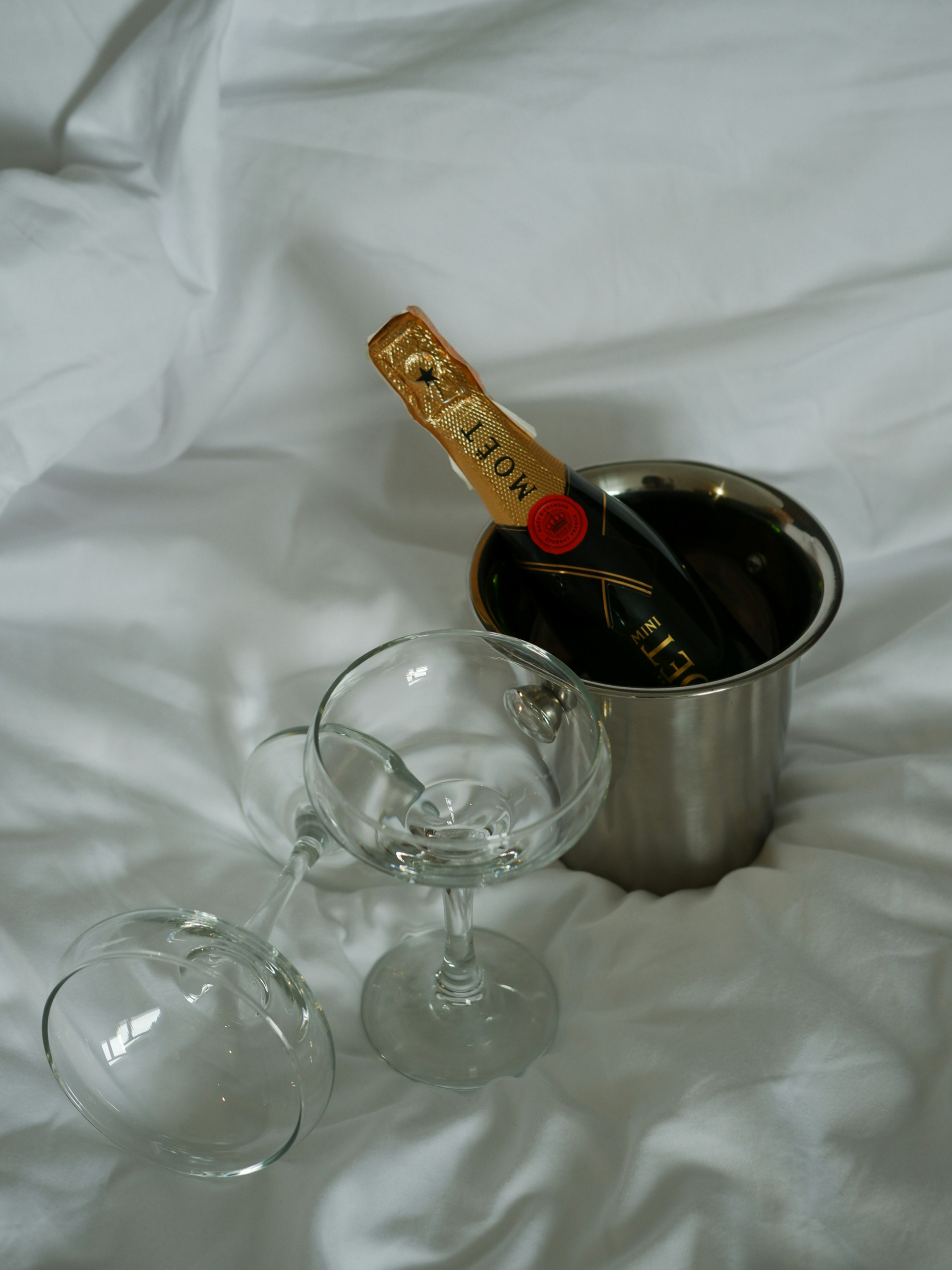 romance offer champagne